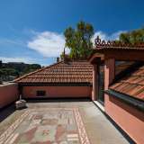 ...sino a raggiungere un piccolo terrazzino